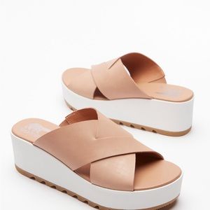 SOREL women’s Cameron Flatform Mule Sandals in Honest Beige leather size 8